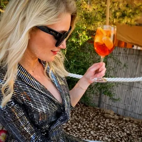 hinundherandrea image 0